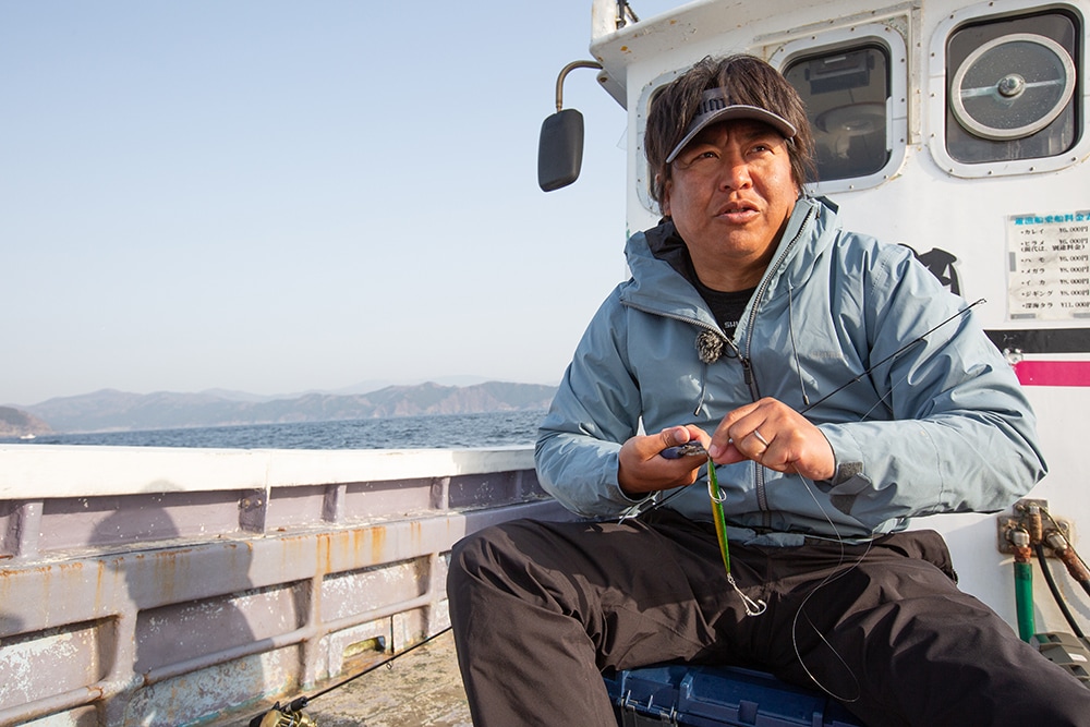 「サクラマスジギングはいままでにないタイプの釣り」と魅力を語る山本さん。