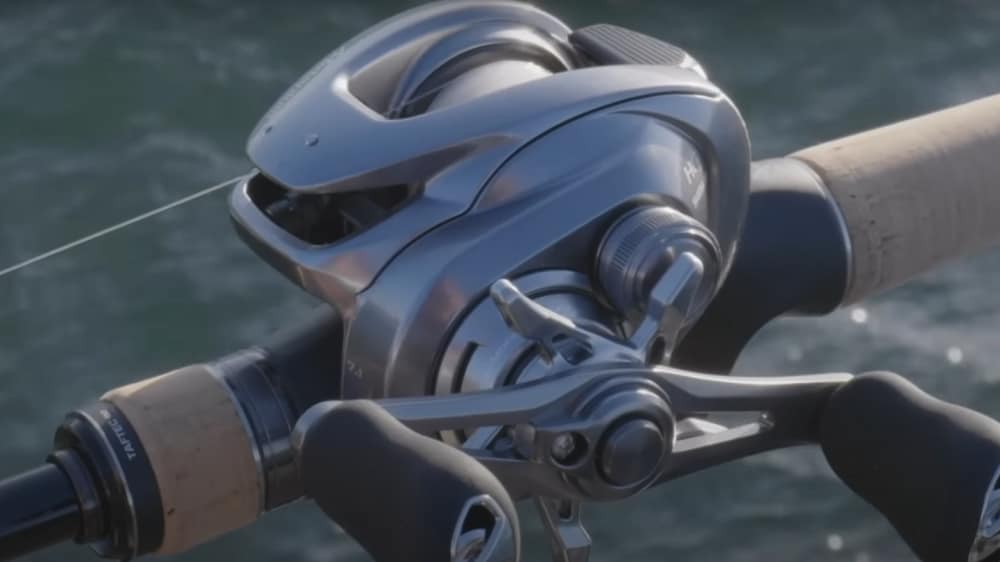 シャロースプールが搭載されたメタニウムシャローエディションがショートピッチの釣りにはマッチする。