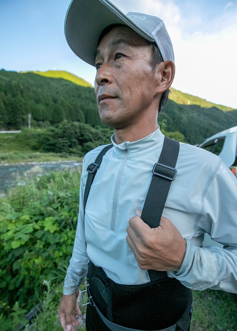 ゆったりとしたタイツなのでズリ落ち防止に太いサスペンダーが付いているので脱ぎ履きしやすい