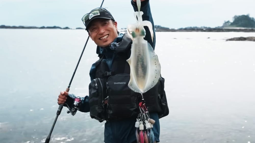 厳しい状況の中、ここと絞り込んだ遠浅のエリアでキャッチ。「いまの時期からするとかなり上出来な大きさかなと思います」。