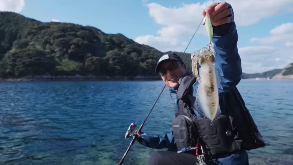 移動したスポットでキャッチ。湾奥のワンド、お椀状のかけ上がりから喰ってきた1杯。