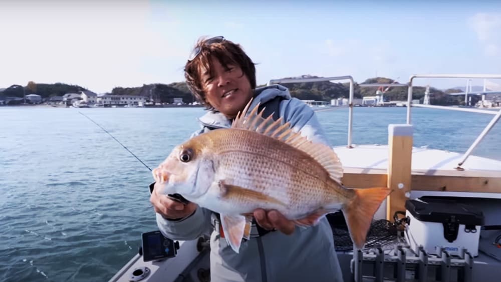 鈴木さんの瀬戸内海での釣り方は、海底に一つテンヤをしっかり届けて、そこでエビをイメージしてピョンピンと飛ばしながら、海底付近をリアクションで喰わすというもの。