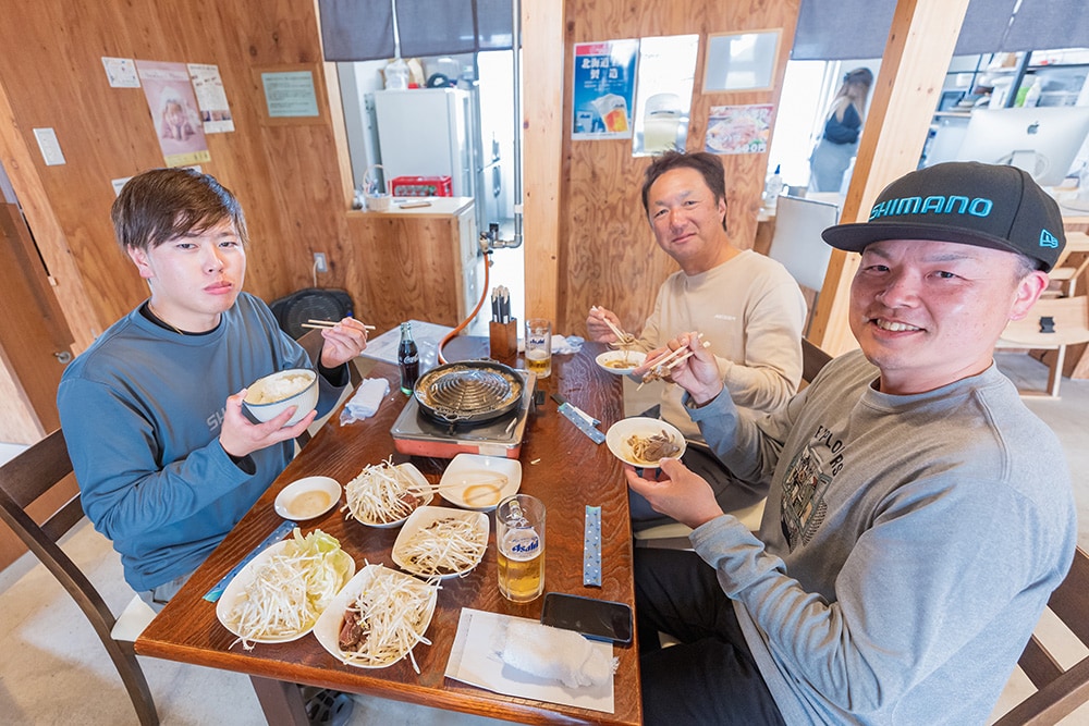 ドリームツアーの3日間の経験を振り返りながら、深い充実感とともにお肉の味を噛み締めているようでした。