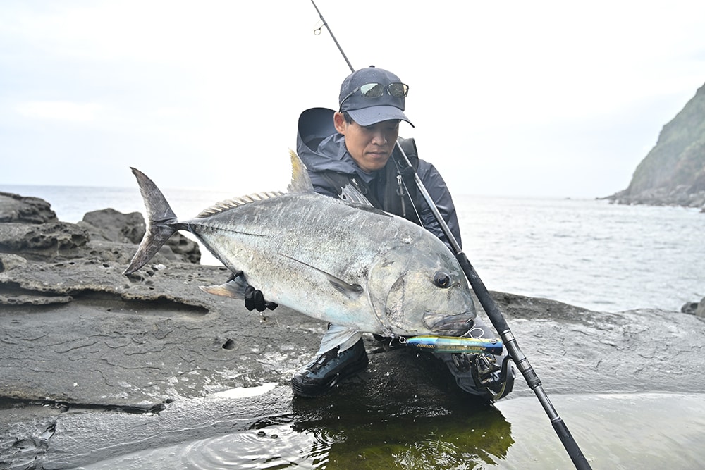 自分を信じて投げ続けてようやく手にしたGT。報われた時の幸福感と達成感が釣人をまた夢中にさせる。