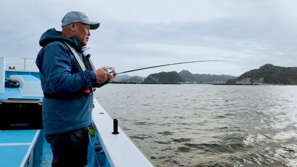 実釣開始早々にヒット。「魚とケンカしない調子」。ファイトへの安心感をこう表現した。