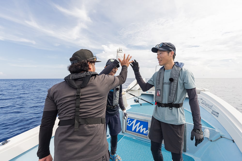 それでもキメジと呼ばれるキハダマグロの幼魚やシイラを釣って、初日は大満足の結果で終了となりました。