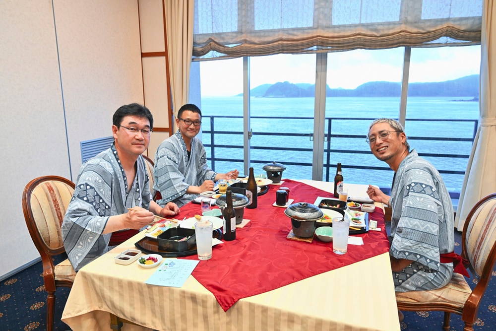 こうして宿に着いたら、平戸ならではの豪華な食事を堪能します。