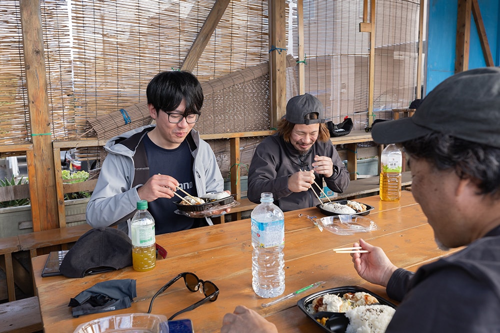 その後は、お昼休憩を挟みつつ、順調に釣果を伸ばしていく小林さんと中田さん。