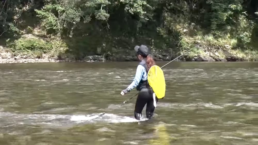 瀬肩の波立ちの始まりは、まず一匹目を獲るのにいい場所。