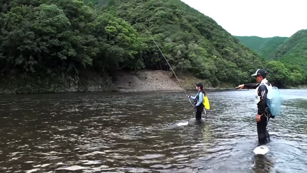 竿を立て気味のときのテンションを抑えるようアドバイス。直後に目印が吹っ飛んだ。