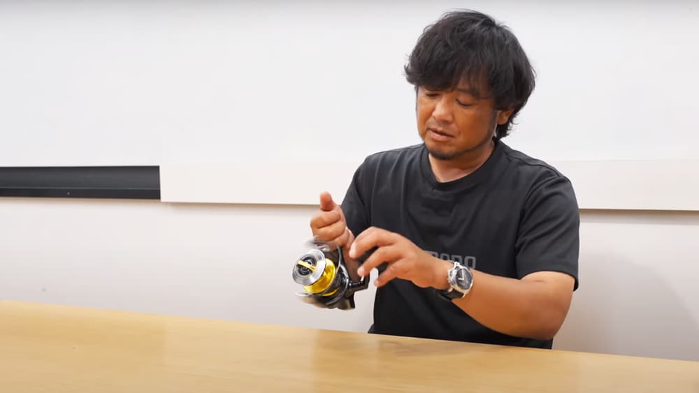 鈴木さんは、その巻き心地の軽さを、フレッシュウォーターのリールのようだと語る。 鈴木さんは、その巻き心地の軽さを、フレッシュウォーターのリールのようだと語る。