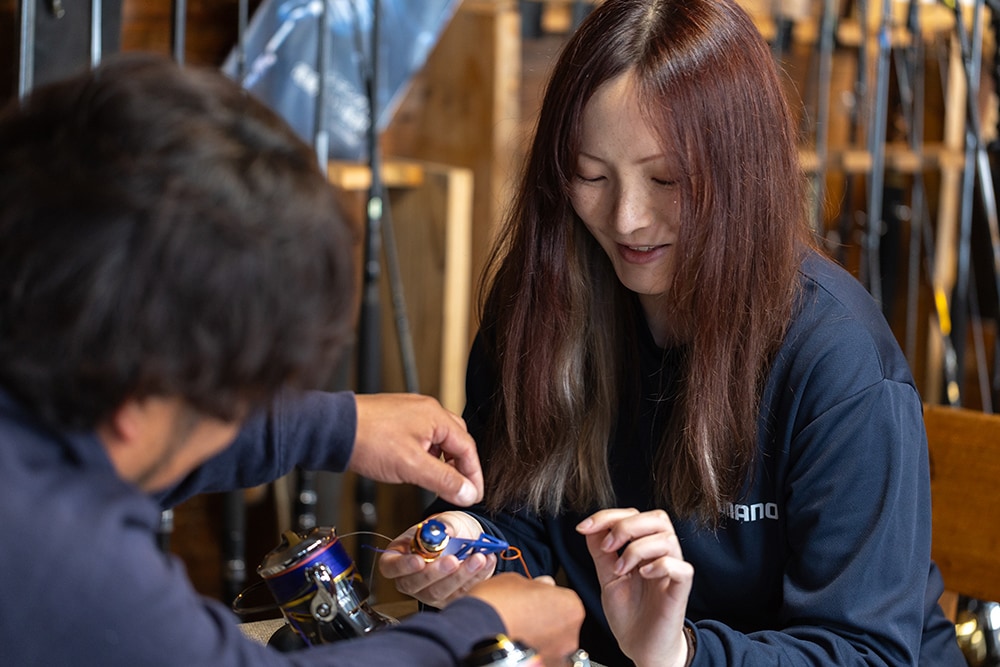 まずはノットを組んでいきます。このときも鈴木さんからレクチャーがあり、今回はPRノットを教わりました。 まずはノットを組んでいきます。このときも鈴木さんからレクチャーがあり、今回はPRノットを教わりました。
