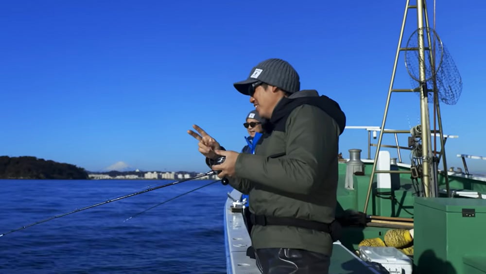 エサの付けやすさはトーナメントでも有利と吉田さん。「スパッと切るだけでOK！」と説明。