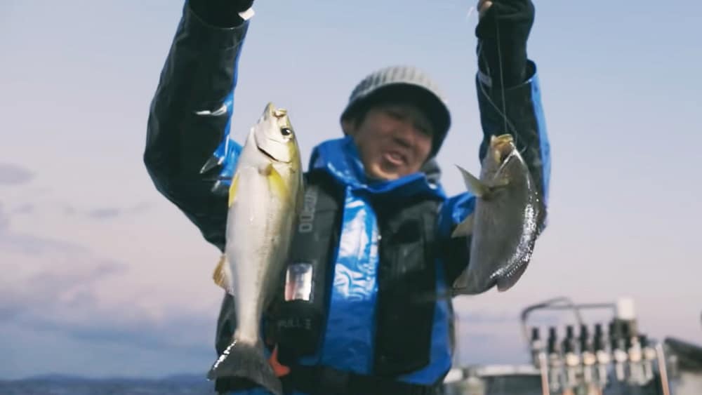 吉田さんのファーストヒットはイサキのダブル。 吉田さんのファーストヒットはイサキのダブル。