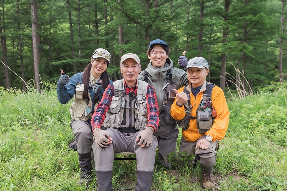 参加者3人は、実際のフィールドでのレッスンによって理解が深まり、実際に手を添えてもらいながらのアドバイスに「すぐに改善点が見えた」と喜んでいる様子でした。
