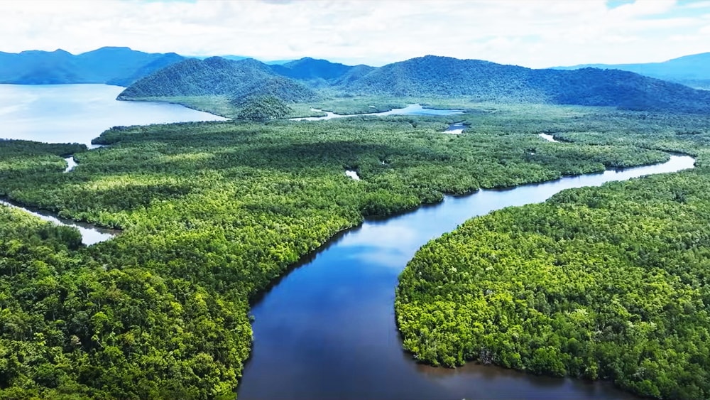 普段見られない風景に出会うだけでも釣りの旅に出る価値がある。