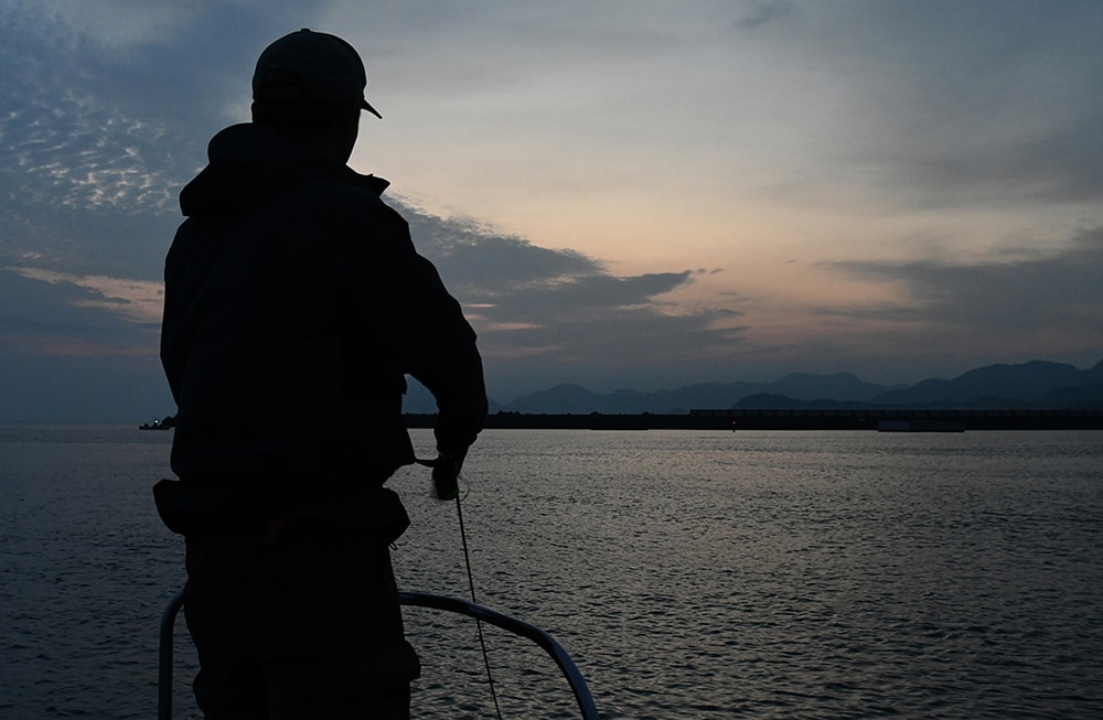 巻きの滑らかさ、精緻さは感度の向上にもつながっており、潮のかすかな変化も感じ取れる 巻きの滑らかさ、精緻さは感度の向上にもつながっており、潮のかすかな変化も感じ取れる