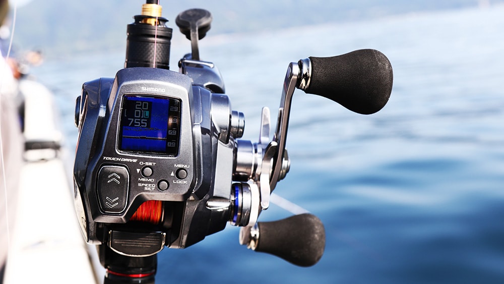 従来のモデルより5mm長いダブルハンドルを搭載。このハンドルの採用により手巻きでも扱いやすくなっている。