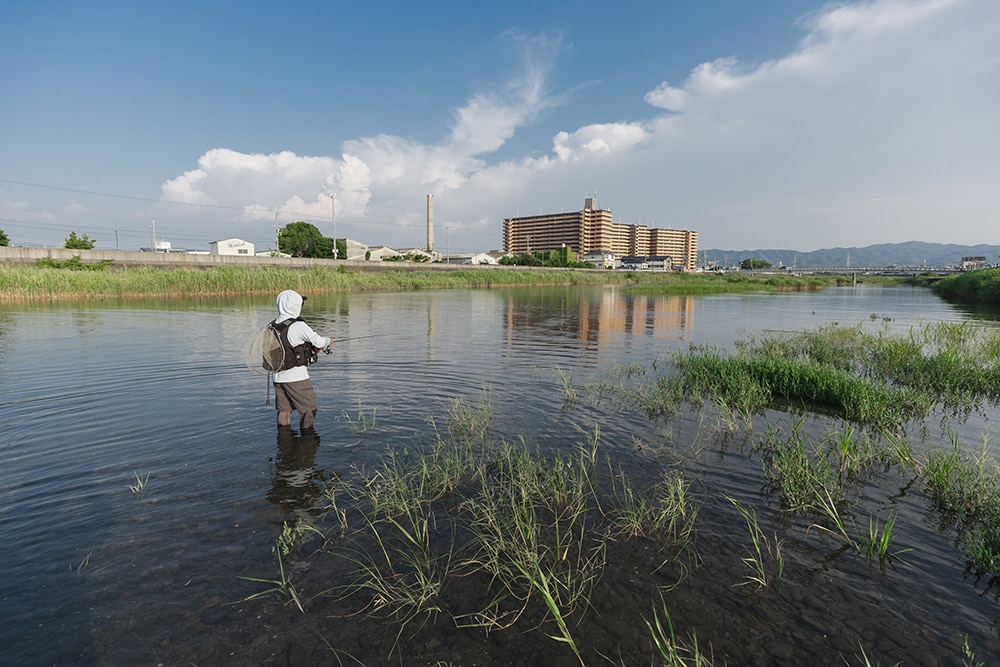 今度はズームアップして遠投性を高めてキャスト。なるべく警戒心を与えないよう慎重に誘っていく。 今度はズームアップして遠投性を高めてキャスト。なるべく警戒心を与えないよう慎重に誘っていく。