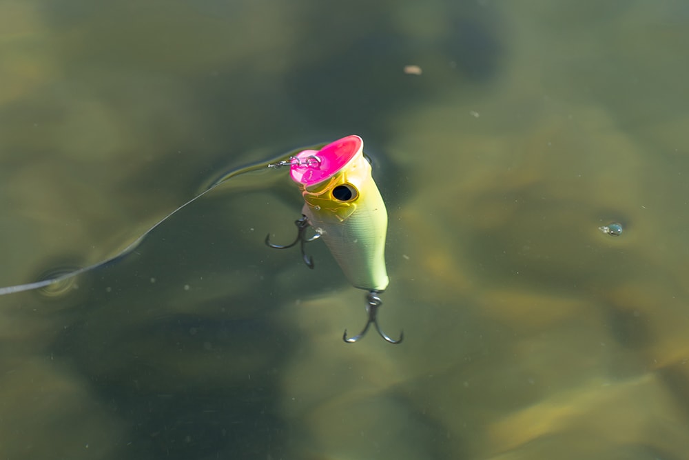 ほぼ垂直に浮き、アクションが付けやすい。波風で海面が荒れている時は特に使いやすく感じられる。