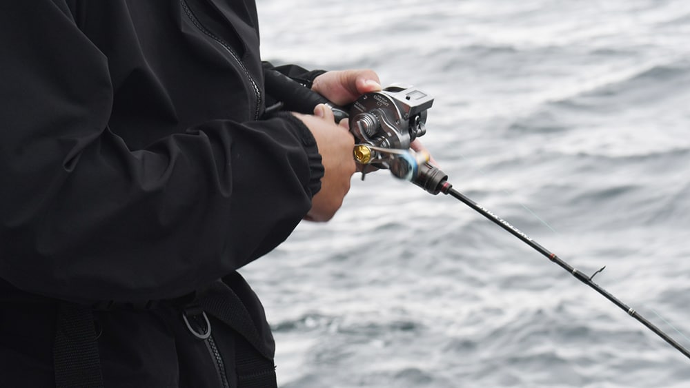 潮流や水深、釣れる魚のサイズなどにマッチしたタックルを選ぼう。