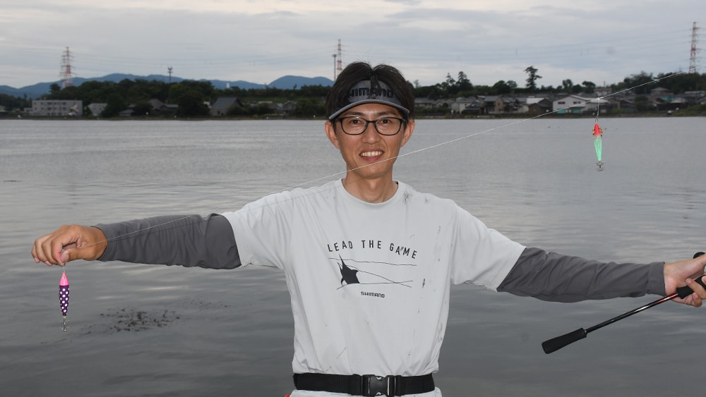 今回は、メタルスッテ仕掛けと、オモリグ仕掛け、2つの釣り方で、ターゲットを狙っていく。（※左がメタルスッテ、右がオモリグ）