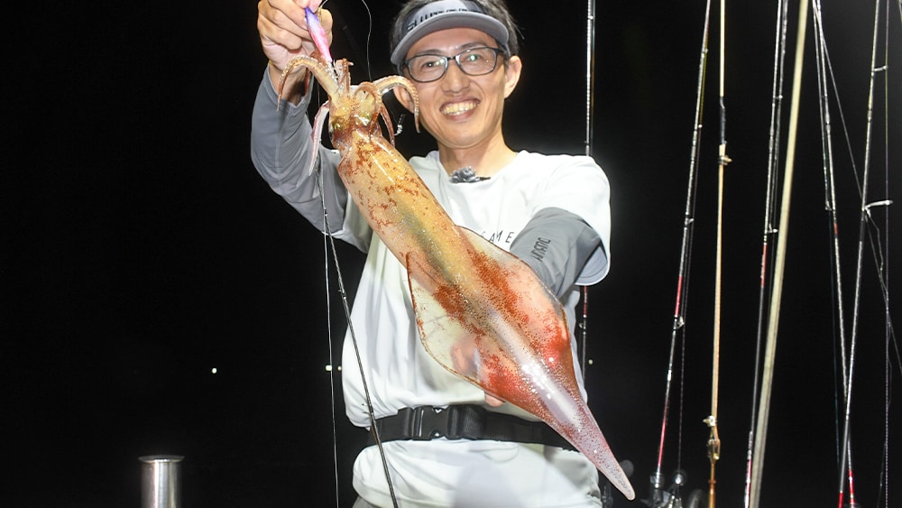 良型のケンサキイカもキャッチ！ 加藤「このサイズが釣れてくれると楽しいですよね！」