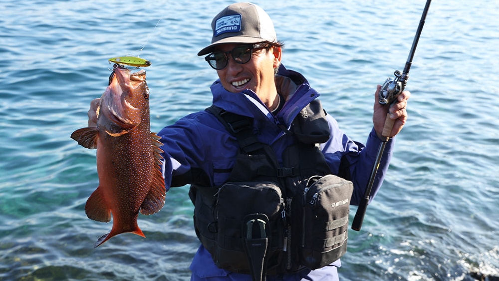 マダイ、オオモンハタに続いて釣り上げたのはスジアラ。