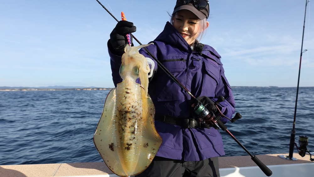 ヒットエギはアントラージュ3.0号にシンカー30g。清水「カラーは私が信頼しているフルパープルです」