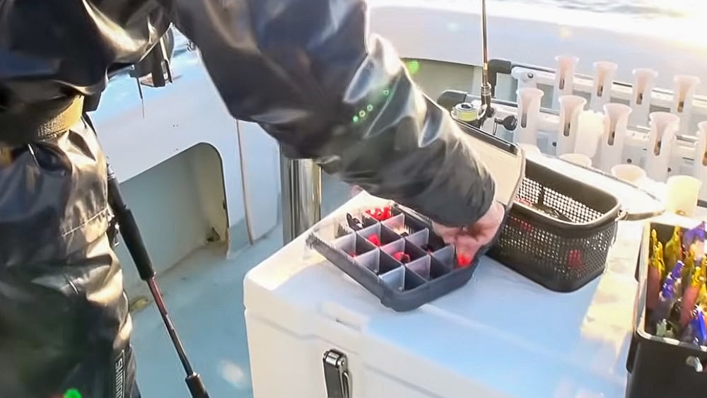 シンカーの重さで、エギの姿勢が変わる。ボトムタッチできるウェイトにするのは必須だが、エギの姿勢も意識したい。