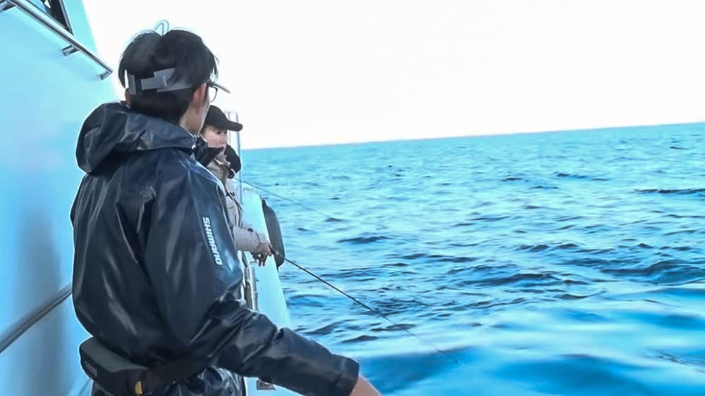 情報共有は、アタリを出すための近道でもある。アタリが出たら、シンカーのウェイト、シャクリの回数、ステイの時間など教え合いたい。