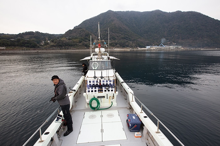 最初に入ったポイントは別府湾の最奥部。取材時は最もサイズが狙える可能性あり、とのことでしたが、残念ながら不発に終わりました。