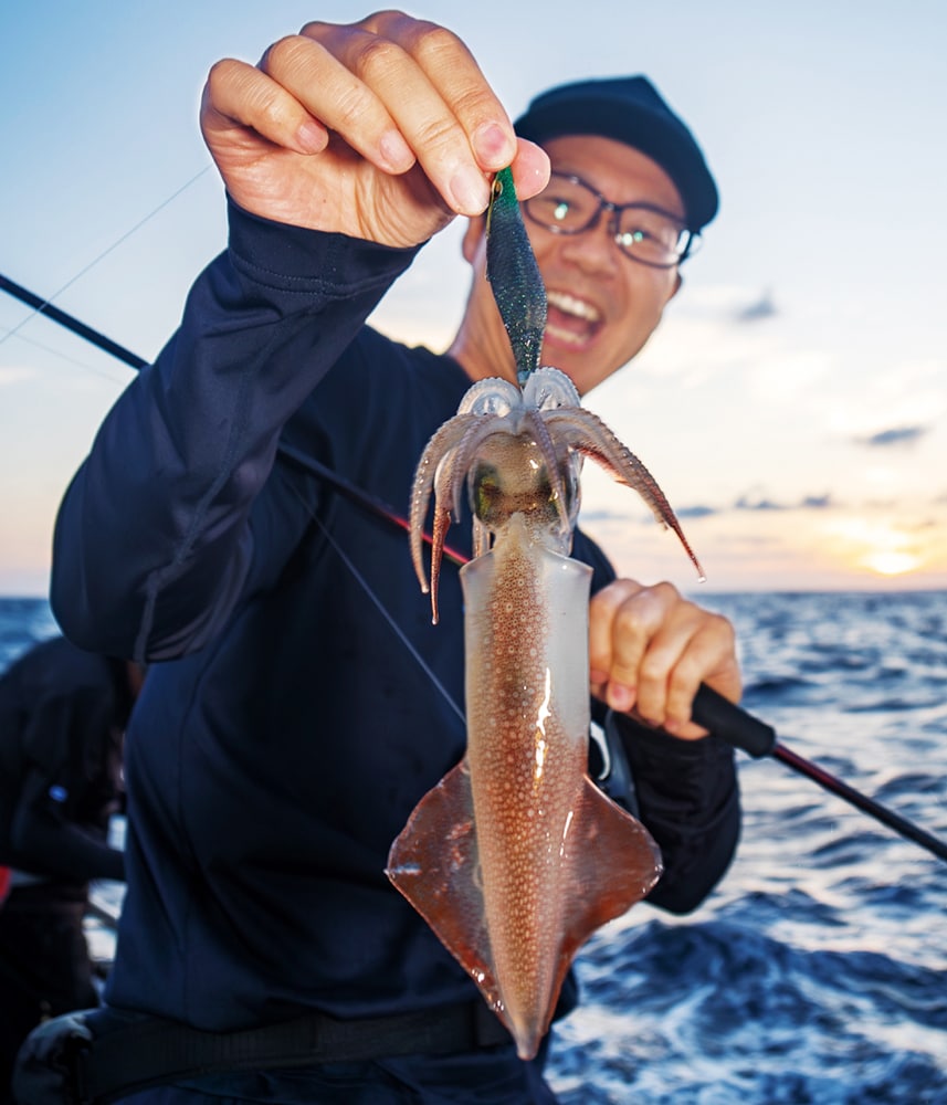 日没後イカが浮くまではオモリグで底を狙った。