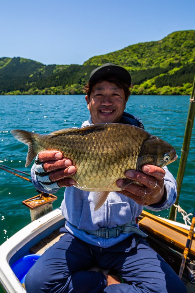 強烈無比な引き込みを「LII」でいなし、浮上するのがご覧のような見事な魚体ばかり…