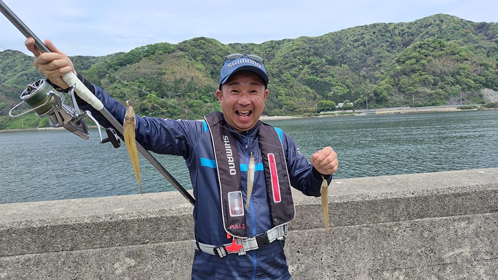 力糸のタラシをバッドガイド付近へセットして、地面へ置きます。