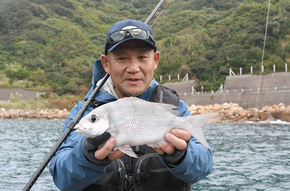 豪快なアタリをみせたメイチダイ。美味な高級魚として知られる