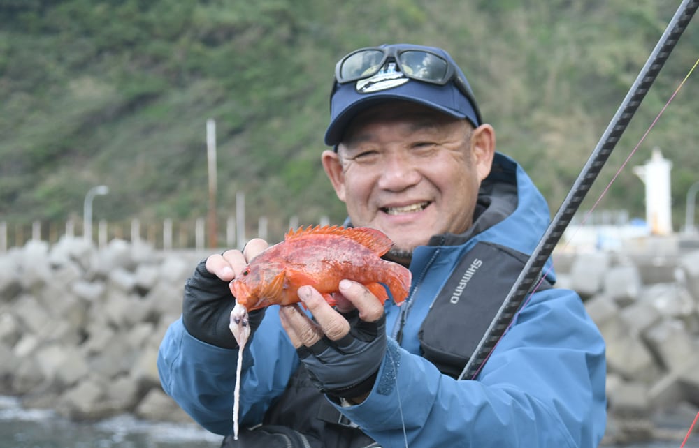 ハタ系の小型種であるアカハナも釣れた。魚種の豊富な沖の島での釣りを堪能した