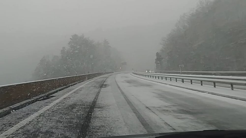 今シーズンは、途中高速道路も雪景色であり、慎重な運転で無事、目指していた境水道へ到着しました。