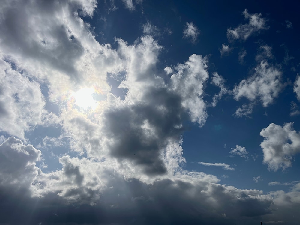 このタイミングで太陽が顔を出してくれ、水面を照らしてくれました。おそらく水温が上昇するものと思われます。