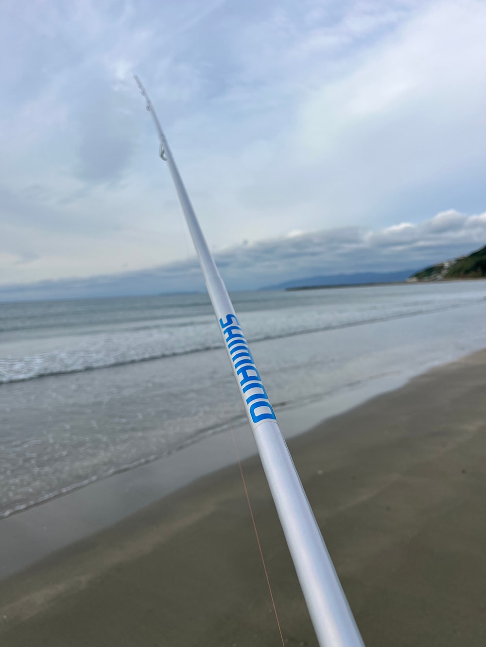 ファーストキャストは、とりあえず4色（100m）付近に投入し、海底の状況を探ります。