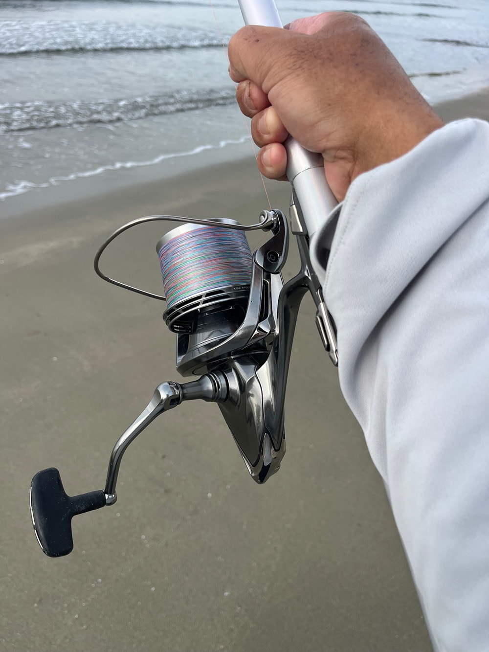 潮がどんどん下げていく中、同様のステイ釣法で釣果を伸ばしていきます。