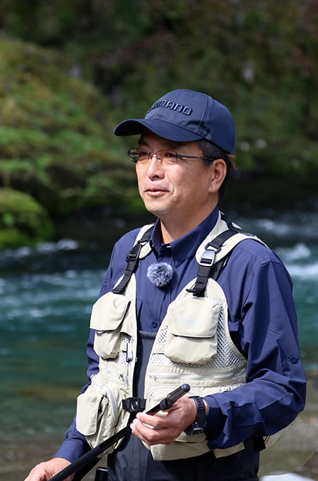 激戦区で腕を磨いた松本一平さん。ナーバスなアマゴに口を使わせるため、独自の軟竿釣法を編み出した。