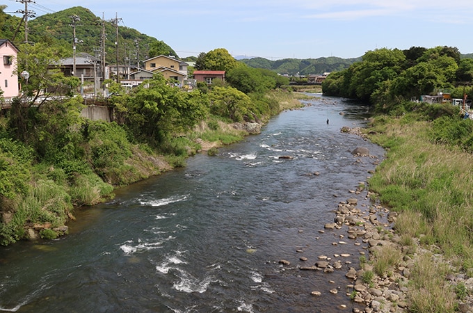 応援に駆けつけてくれた釣友のアドバイスで遠藤橋へ移動。初日はまったく触っていないポイントだ。