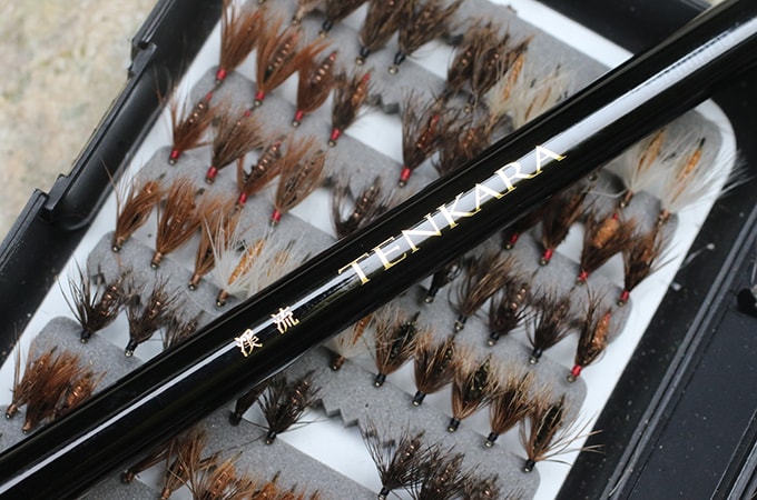 竿は出来上がったばかりの『渓流テンカラ34-38』。軽いスイングでもよく曲がり、一日振っても疲れにくいことにこだわった。