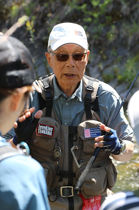 講師を務めるのは“テンカラ大王”こと石垣尚男さん。日本古来の伝統釣法を次世代に伝えるテンカラの伝承者です。