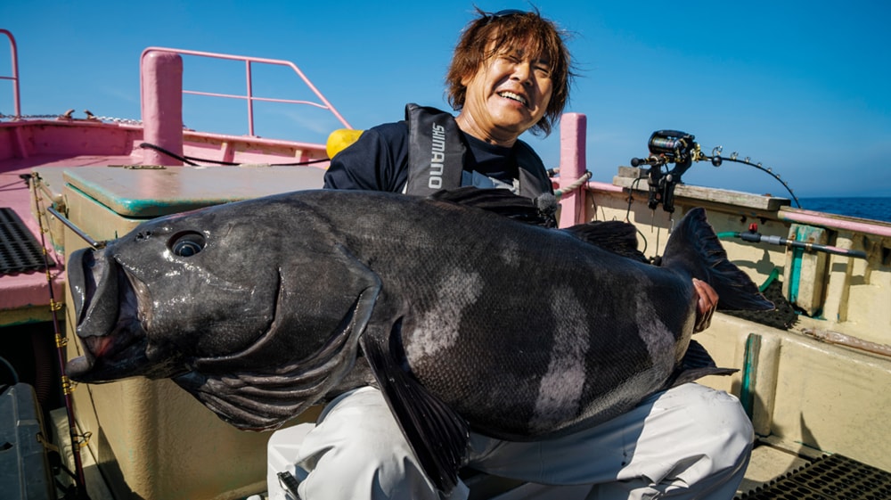 小さく見積もっても50kg超級のアブラボウズ。「海面に見えた瞬間の感動がすごい」と鈴木さん。