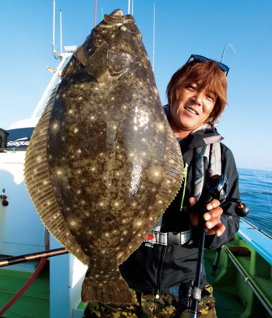 2.4キロ級を筆頭に5枚キャッチ。飯岡沖のヒラメは夏本番も期待大！