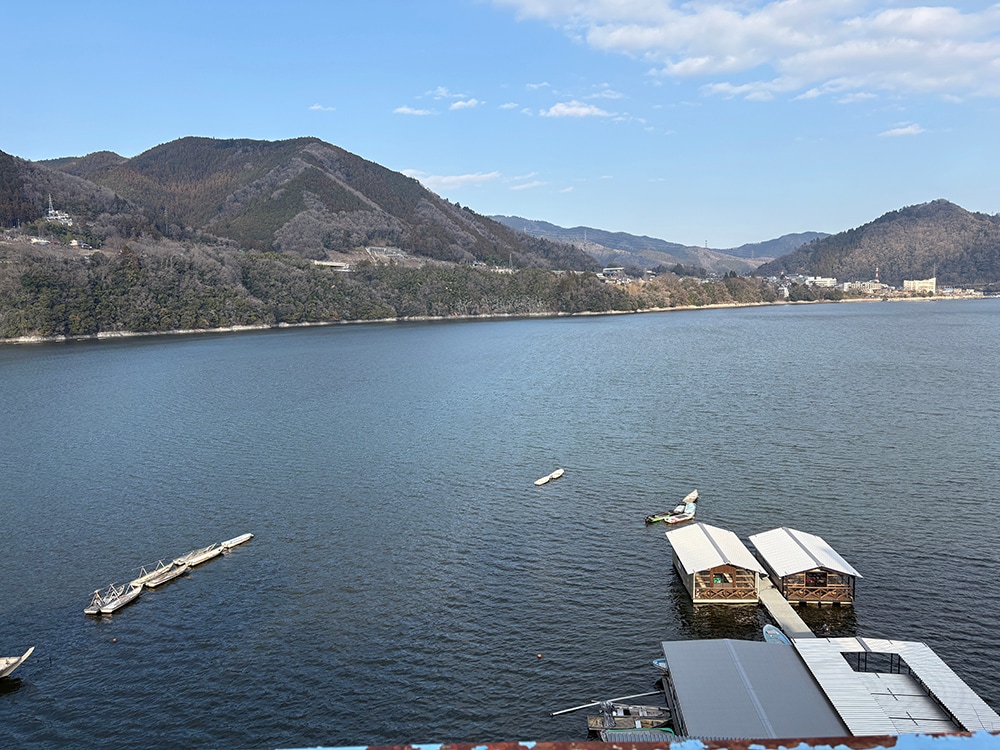 春の陽気に誘われて、神奈川県相模湖に釣行しました。