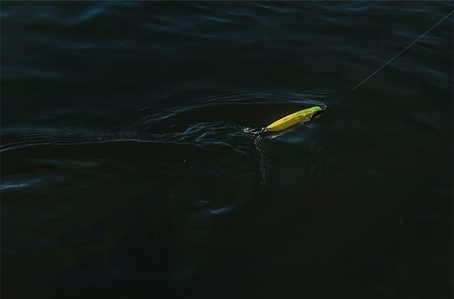 The lure may become stationary due to currents, waves, or slow retrieval speeds.