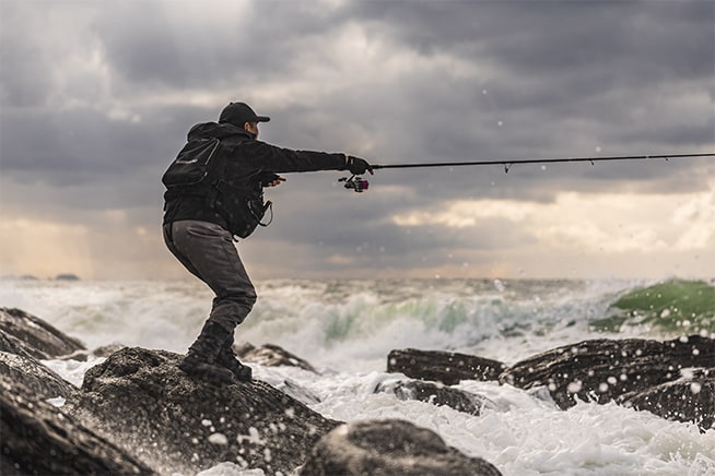 Combining long-distance casts and smooth swimming starts enables you catch fish effectively.
